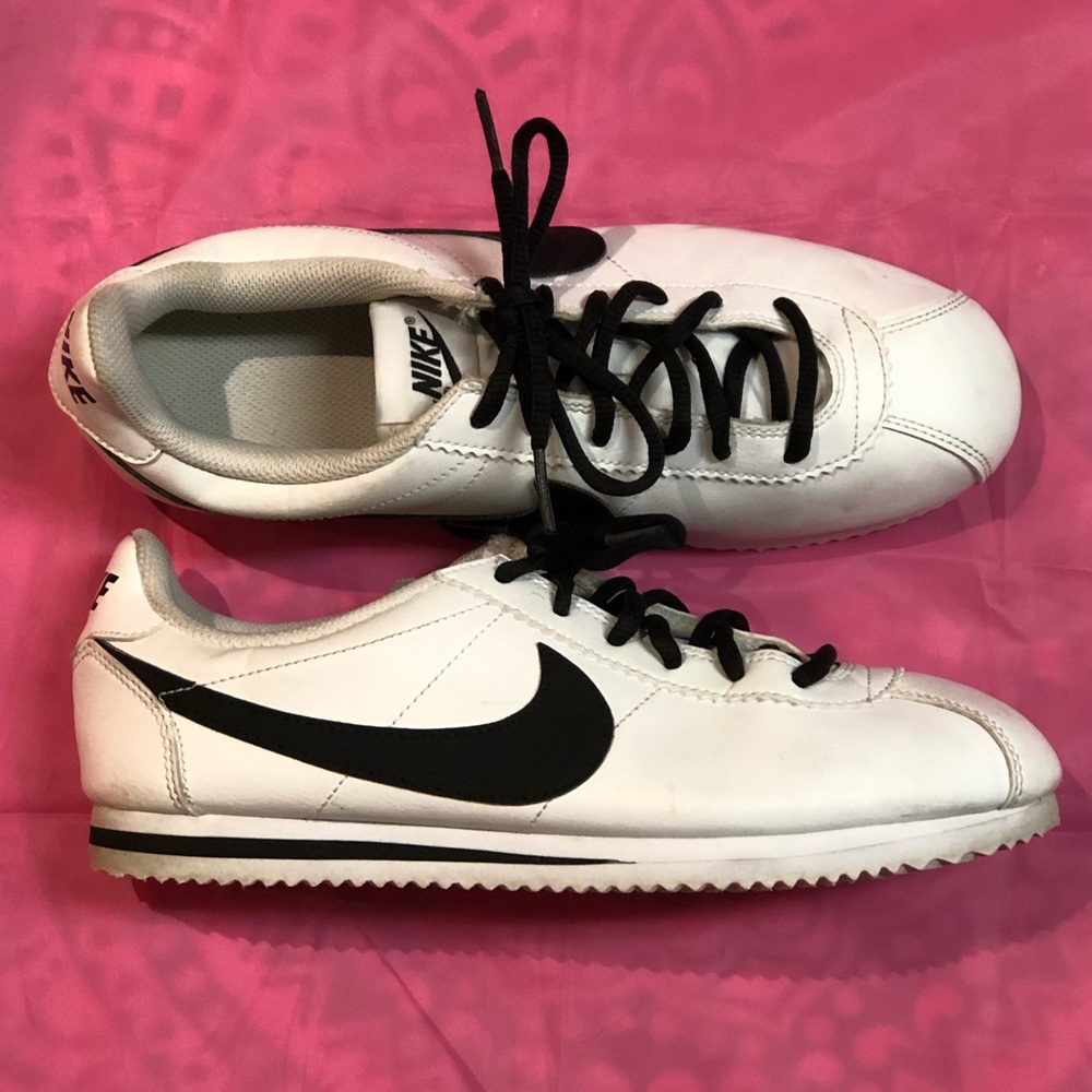 Women’s Nike Tennis shoes
